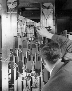 Tide-predicting machine no. 2 setting one tidal constituent's amplitude and phase